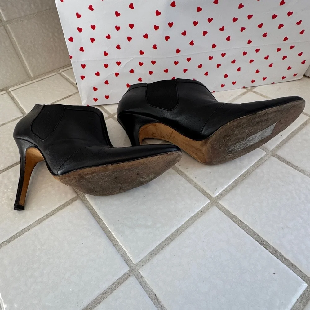Manolo Blahnik Black Pointed-Toe Leather Ankle Booties - Women - Picture 2 of 8